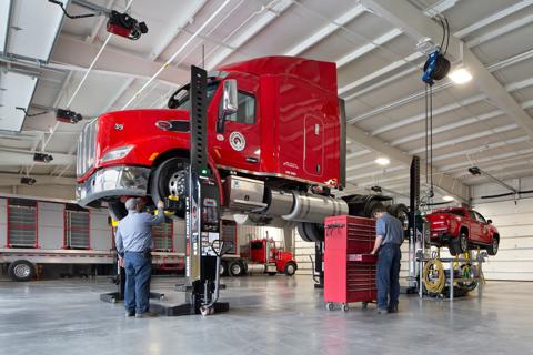Servicing_Trucks_All_Types